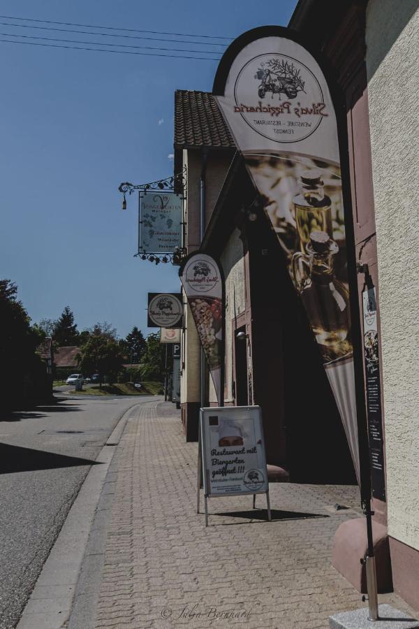 Weingut Und Gastehaus Vongerichten Oberhausen  エクステリア 写真